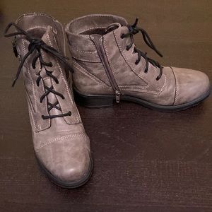 Steve Madden grey lace up boots